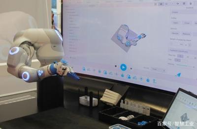 5G+機器人+云服務 三駕馬車驅動智能產業新變革